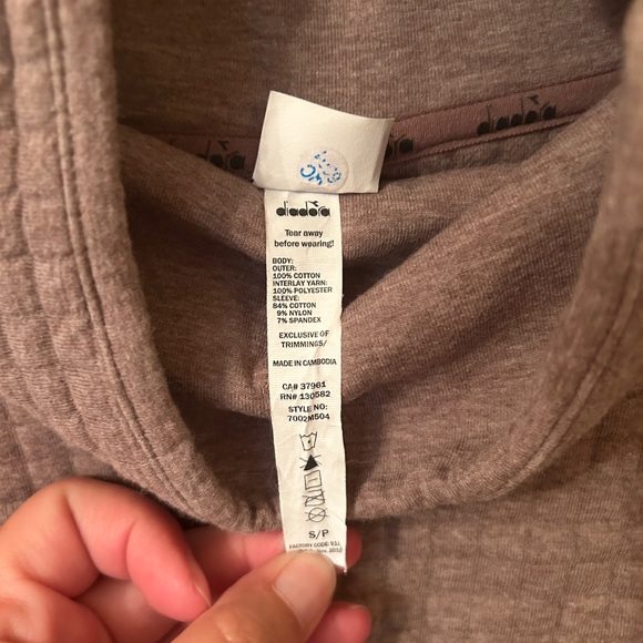 Like new! Diadora cowl sweater - Picture 3 of 5